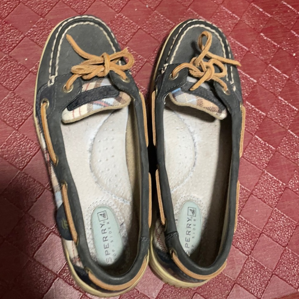 Woman’s Sperry Angelfish Boat Shoes / navy blue